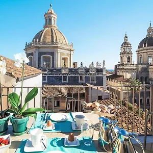 https://penthouse-duomo-catania.catania-hotels.net
